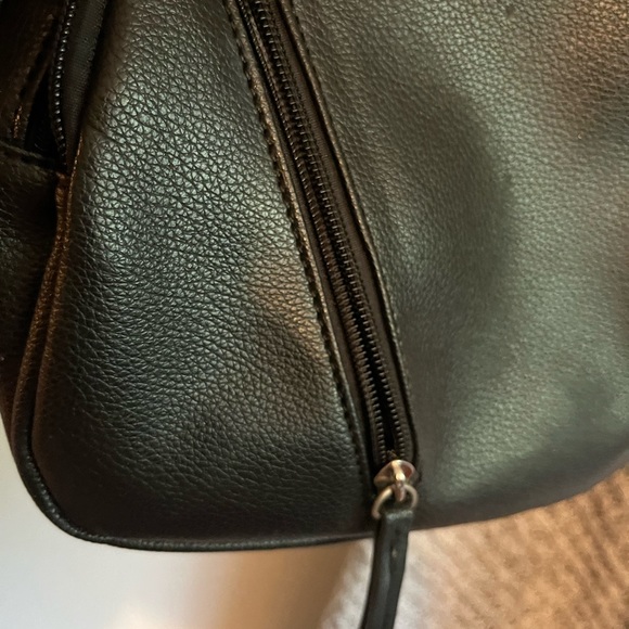 Handbags - Picture 15 of 16